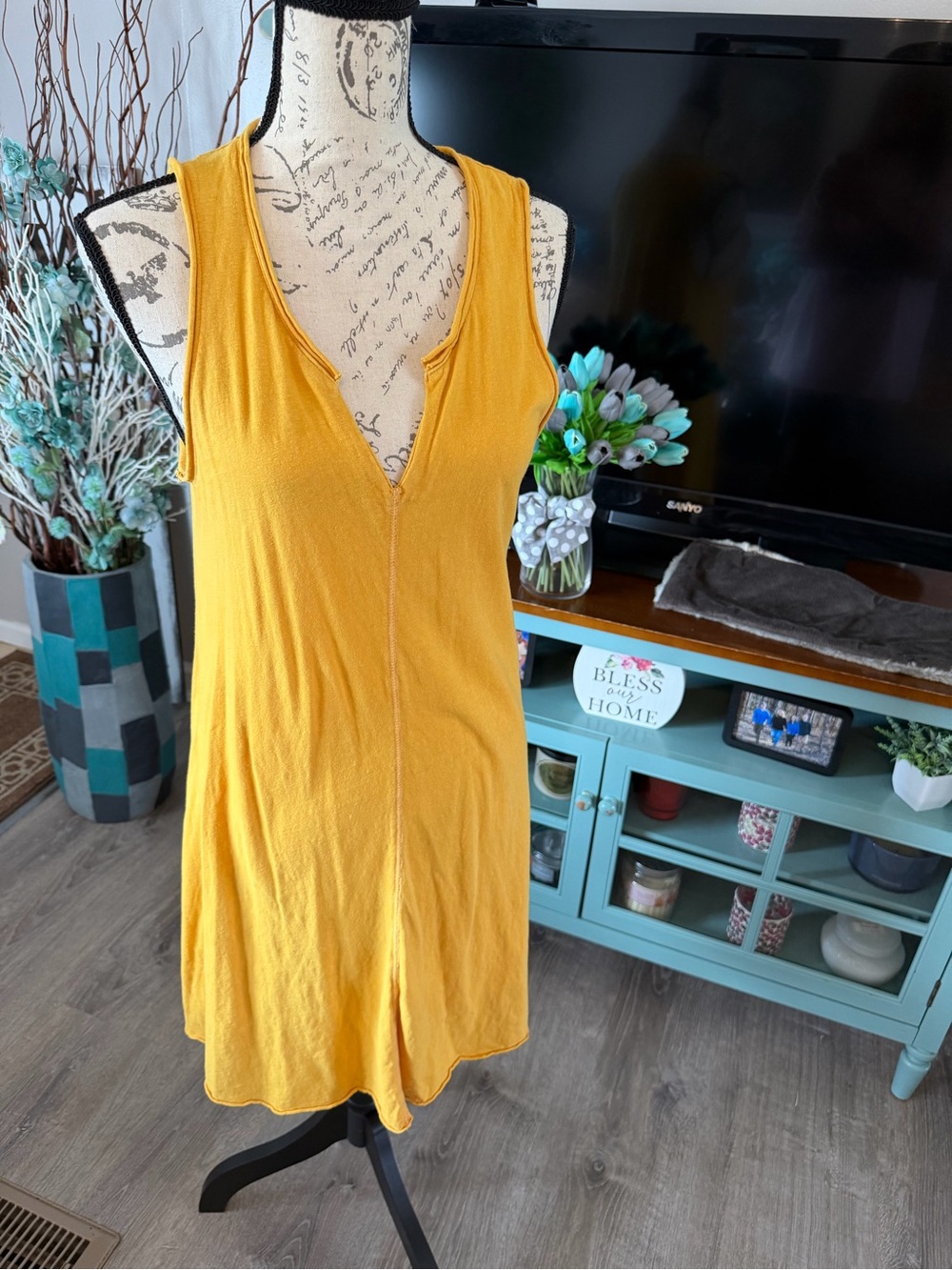 Universal Thread Mustard Yellow V‑Neck Midi Dress Size Medium